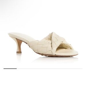 SOLD! Bottega veneta women’s blink twist slide sandals